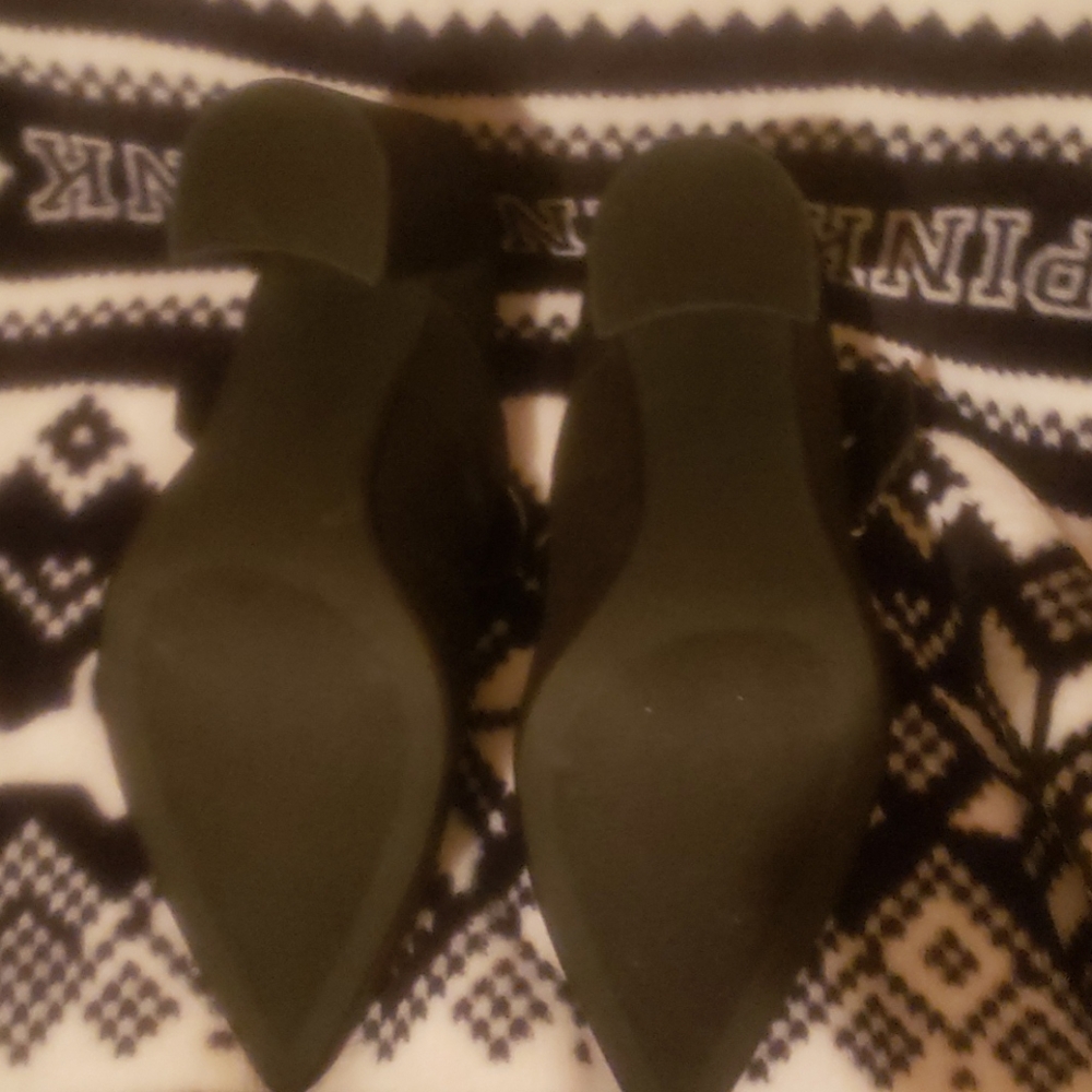 Shoes - Picture 4 of 6